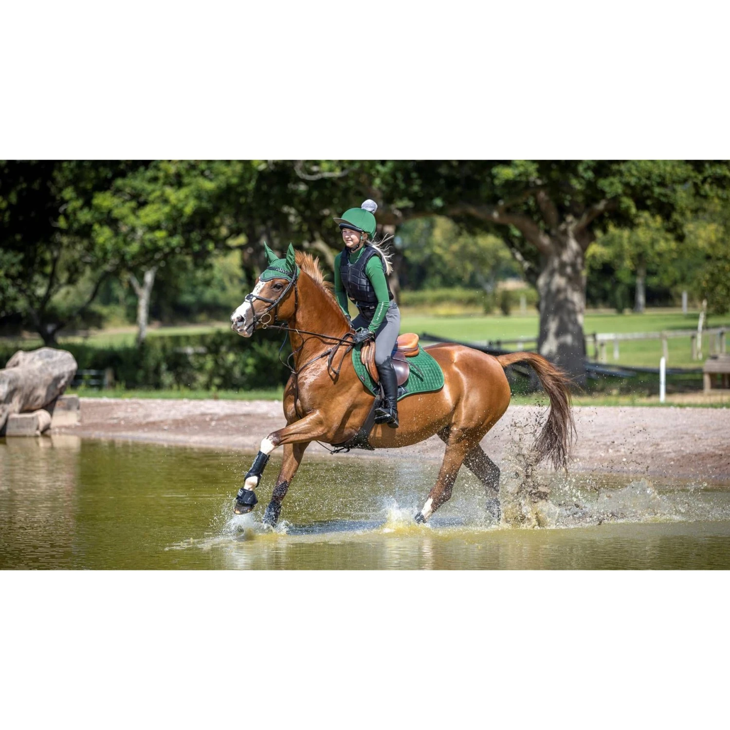 LeMieux Suede Close Contact Square Horse Saddle Pads 2 LeMieux Suede Close Contact Square Horse Saddle Pads - Image 2