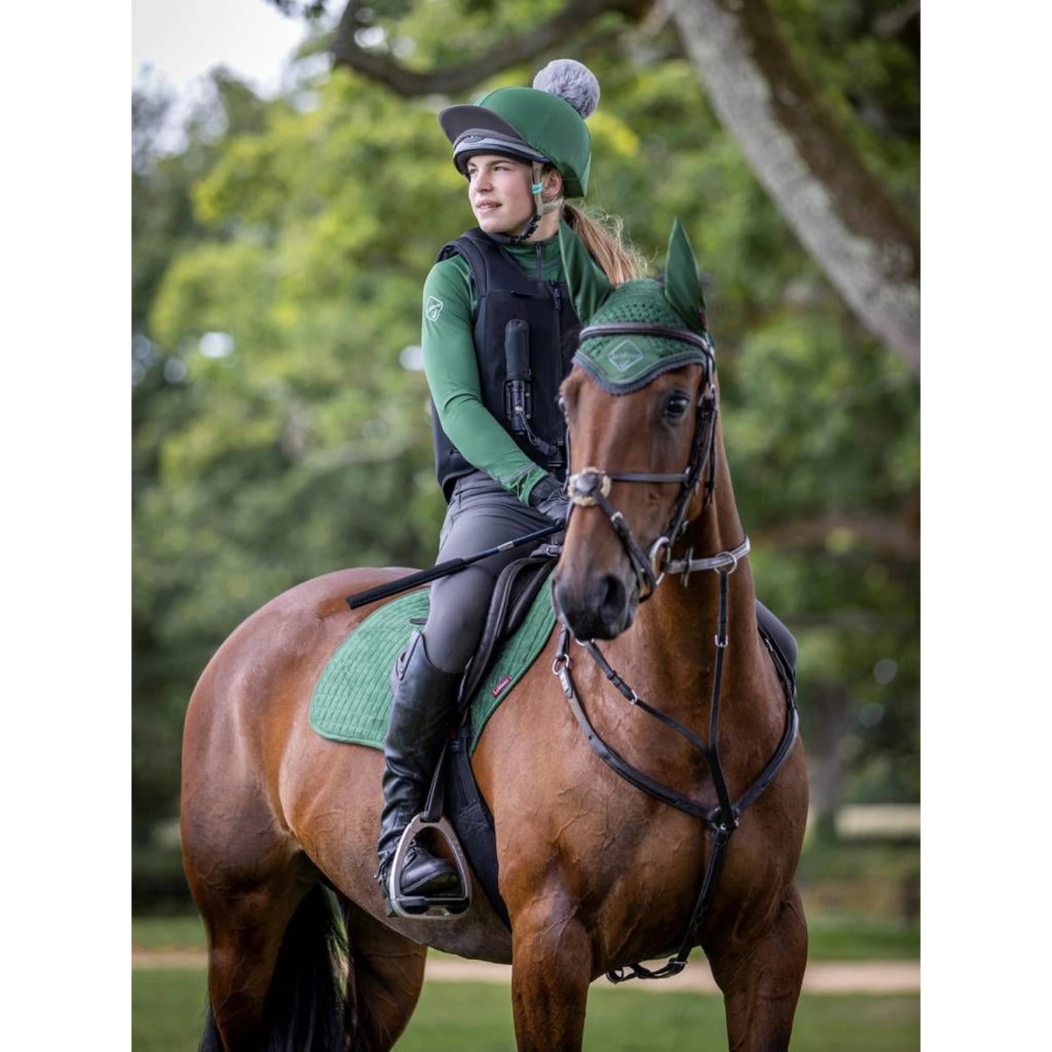 LeMieux Suede Close Contact Square Horse Saddle Pads 3 LeMieux Suede Close Contact Square Horse Saddle Pads - Image 3